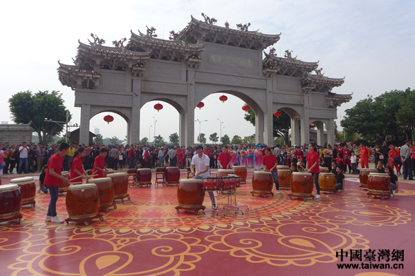 鼓樂喧天喜迎四方賓朋 鼓樂喧天喜迎四方賓朋