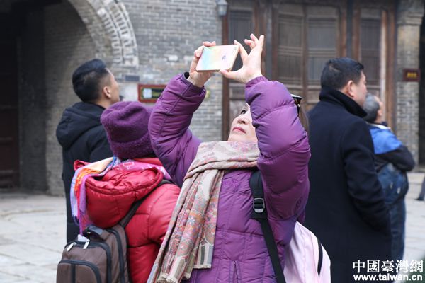 訪古鎮(zhèn)拜關公 兩岸同胞文相通血相連 訪古鎮(zhèn)拜關公 兩岸同胞文相通血相連