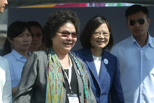 陳菊任內(nèi)舉債2600億 網(wǎng)友評(píng)高雄10年來(lái)最有感的"進(jìn)步" 陳菊任內(nèi)舉債2600億 網(wǎng)友評(píng)高雄10年來(lái)最有感的"進(jìn)步"