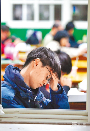 �ġ�7���ϴ�W(xu��)�������W(xu��)���O(sh��)�� ���̮�(d��ng)�������_(t��i)���W(xu��)�ӵ�ƽӹ֮·