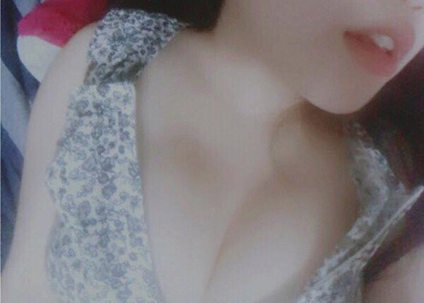 ��Ů��˯���Ĵ�߶����ؾW(w��ng)����ٝ Ů�ѱ����д����sЦ�����^�ֆ���