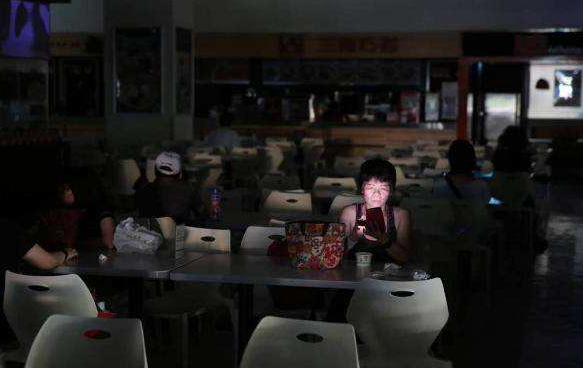 ��Ӣ�Ĉ�(zh��)��2���x���(m��ng)���ˣ��_(t��i)����Դ���߳������߀ʣʲô��