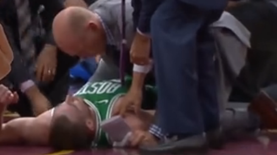 NBA新賽季“傷病潮”成主旋律 競(jìng)技體育殘酷性與兄弟情并存 NBA新賽季“傷病潮”成主旋律 競(jìng)技體育殘酷性與兄弟情并存