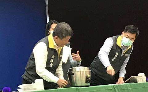 ����������