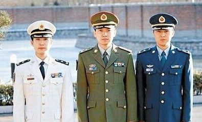 解放軍史上最大規(guī)模換裝:耗資60億更加精神 解放軍史上最大規(guī)模換裝:耗資60億更加精神