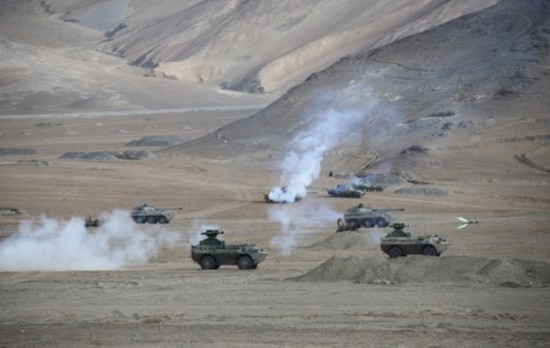 【新疆解放軍合成營(yíng)裝備超猛】 【新疆解放軍合成營(yíng)裝備超猛】