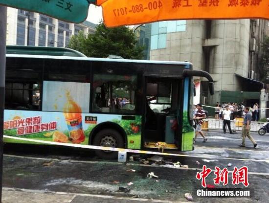 7��5��17�r(sh��)15�����㽭���ݵ�һ�v7·����܇������߅��һ��؛��˾�T�ڰl(f��)��ȼ����