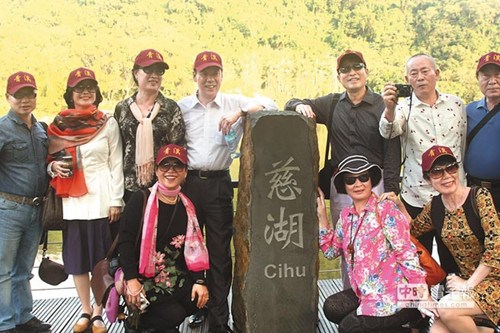 大陸將領(lǐng)后代訪兩蔣園區(qū):讓上一代恩怨停留上一代