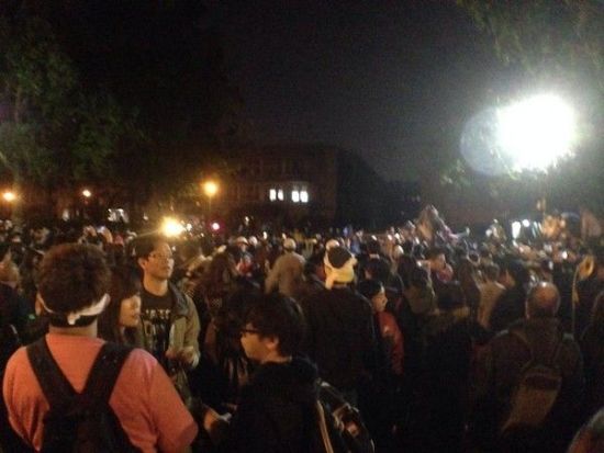 臺(tái)灣反服貿(mào)學(xué)生攻占“行政院” 馬英九譴責(zé)暴力 臺(tái)灣反服貿(mào)學(xué)生攻占“行政院” 馬英九譴責(zé)暴力