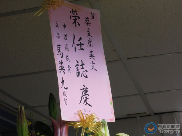 �RӢ���ͽo��Ӣ�Į��x���M�h��ϯ�Ļ��@�����_180��������ֱ�������M�h�����h���k�����컨��