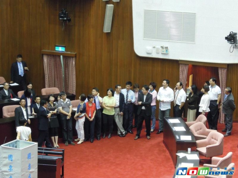 �_(t��i)��������Ժ������̎�����O(ji��n)��ԺԺ�L(zh��ng)����Ժ�L(zh��ng)��ͬ���(qu��n)ͶƱ�����G�I(y��ng)����ί�������I(l��ng)Ʊ̎�����g(sh��)�Ա���ͶƱ�M(j��n)��