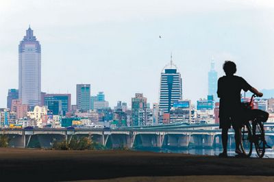 手術(shù)刀vs.屠龍刀柯文哲連勝文臺(tái)北大戰(zhàn)火力全開