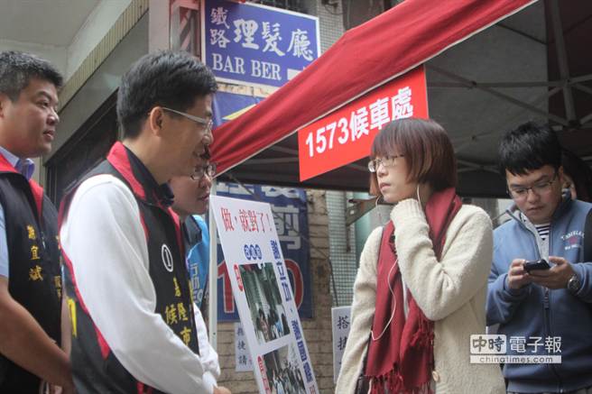 謝立功搶通勤族票 改善客運候車環(huán)境 謝立功搶通勤族票 改善客運候車環(huán)境