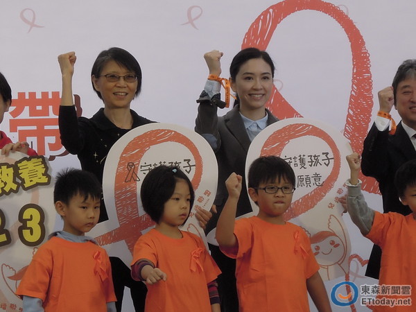 周美青公益活動(dòng)遇蔡依珊 周美青公益活動(dòng)遇蔡依珊