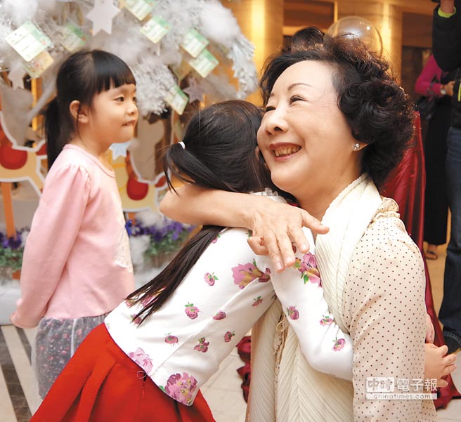 ��15�á���ʹ�䡱�c��A������_�����_�����L�����ە��̖�ٴ��׃��Ү�Q�Ϲ�������С���шA����СŮ���o�ە��һ���۵ı��������x�ە���������Ҫ1�в�ɫ��ϵ���Ը�����DƬ��Դ���_���Еr��ӈ�