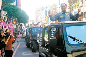 游錫堃掃街拜票與妻子分頭爭(zhēng)取婦女選票(圖)