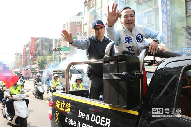 朱立倫新店掃街展吸票實力 熱情民眾列隊歡迎(圖) 朱立倫新店掃街展吸票實力 熱情民眾列隊歡迎(圖)