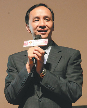 黨主席之爭:藍(lán)委連署拱朱立倫 王金平提3不原則 黨主席之爭:藍(lán)委連署拱朱立倫 王金平提3不原則