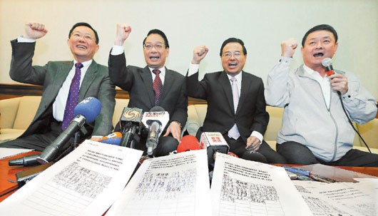 國(guó)民黨34位“立法委員”聯(lián)署推朱立倫參選黨主席(圖) 國(guó)民黨34位“立法委員”聯(lián)署推朱立倫參選黨主席(圖)