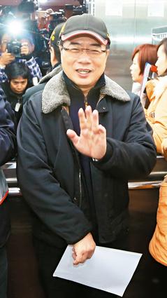 連勝文競選總干事神隱后現(xiàn)身 歸納國民黨敗選原因(圖) 連勝文競選總干事神隱后現(xiàn)身 歸納國民黨敗選原因(圖)