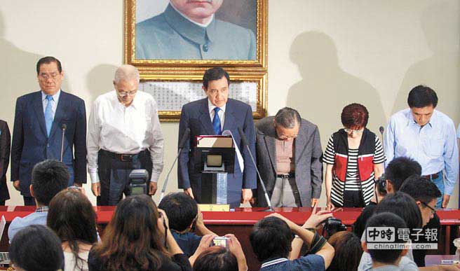 11��29�գ������h���ź�һ���x�e���������h��ϯ�RӢ�����h���ߌӳ������x��Ϲ���Ǹ