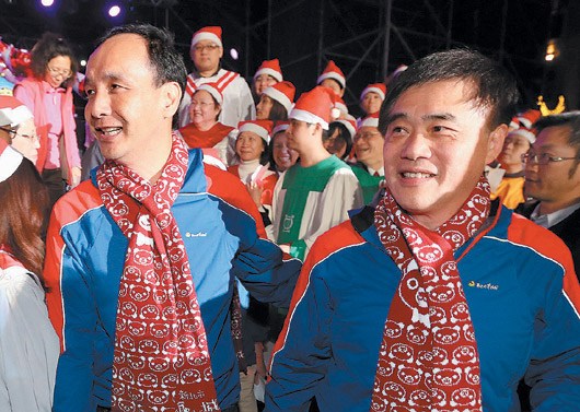 郝龍斌任期最后一夜 與朱立倫共度平安夜(圖) 郝龍斌任期最后一夜 與朱立倫共度平安夜(圖)