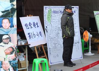 呂秀蓮絕食5小時(shí) 連累負(fù)責(zé)安全維護(hù)隨扈(圖) 呂秀蓮絕食5小時(shí) 連累負(fù)責(zé)安全維護(hù)隨扈(圖)