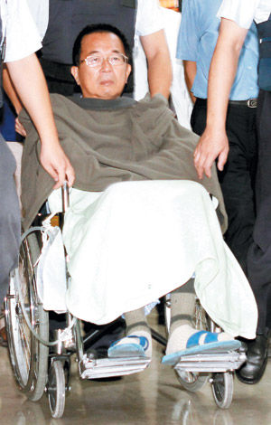 臺法務(wù)部門談陳水扁保外就醫(yī):慎重處理不能趕(圖) 臺法務(wù)部門談陳水扁保外就醫(yī):慎重處理不能趕(圖)