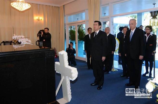 �RӢ���^��]����