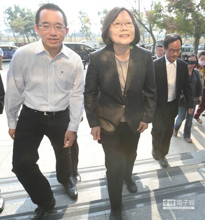 ��Ӣ���׶�̽ҕ�ˮ�� ��ŗ�����ӭ��(�D)