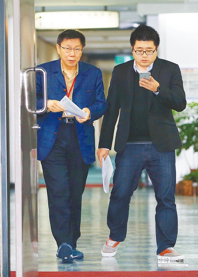 柯團隊用“LINE”成癮 市府官員敢怒不敢言 柯團隊用“LINE”成癮 市府官員敢怒不敢言