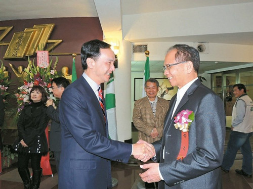 朱立倫游錫堃選后首同臺(tái)先禮后兵言詞交鋒(圖)