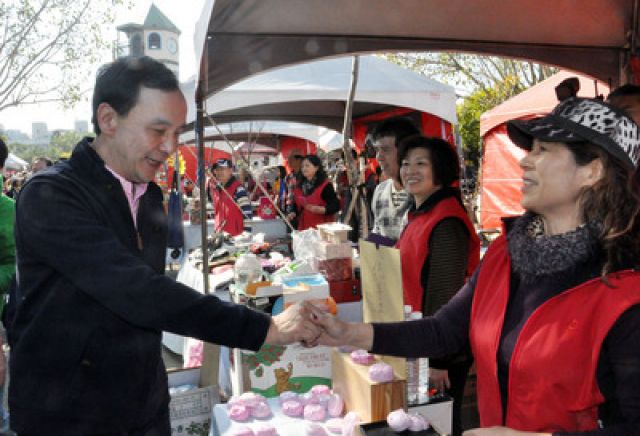 "藍(lán)委"回應(yīng)2016人選:急事緩辦,民眾對國民黨有新期盼 "藍(lán)委"回應(yīng)2016人選:急事緩辦,民眾對國民黨有新期盼