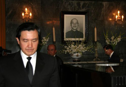 馬英九拜謁慈湖陵寢 馬英九拜謁慈湖陵寢