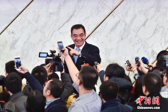 林毅夫吁臺灣勿輸經(jīng)濟(jì) 否認(rèn)當(dāng)年游到大陸時抱籃球 林毅夫吁臺灣勿輸經(jīng)濟(jì) 否認(rèn)當(dāng)年游到大陸時抱籃球