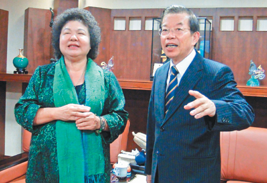 民進(jìn)黨"立委"初選民調(diào)尚未開始 菊系謝系已展開混戰(zhàn) 民進(jìn)黨"立委"初選民調(diào)尚未開始 菊系謝系已展開混戰(zhàn)