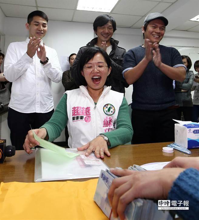 民進黨新北“立委”初選 蘇貞昌女蘇巧慧出線(圖) 民進黨新北“立委”初選 蘇貞昌女蘇巧慧出線(圖)