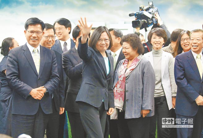 ���M(j��n)�h15����ʽ�����h��ϯ��Ӣ�Ğ����M(j��n)�h2016�ꅢ�x�ˣ���Ӣ�ģ��У��l(f��)���������]����ý�w����