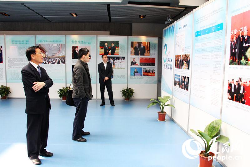 "兩岸和平發(fā)展共同愿景"發(fā)布十周年圖片展在南京開(kāi)展 "兩岸和平發(fā)展共同愿景"發(fā)布十周年圖片展在南京開(kāi)展