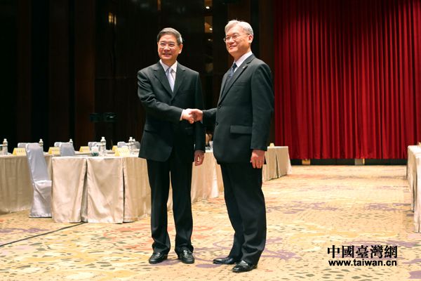 國臺辦主任張志軍在金門與陸委會主委夏立言會面 國臺辦主任張志軍在金門與陸委會主委夏立言會面