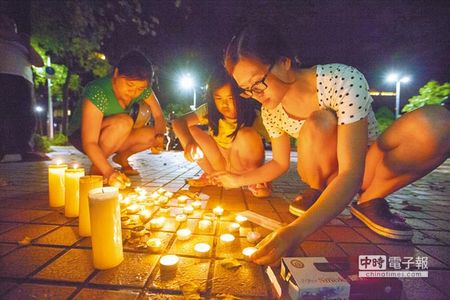 �_��Ůͯ�������RӢ�����@�����������U������