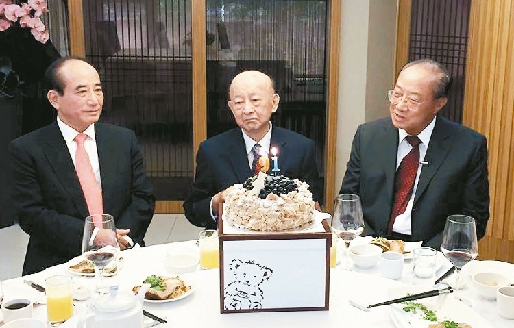 臺媒:王金平“義不容辭”說前夜 白派大佬齊勸進 臺媒:王金平“義不容辭”說前夜 白派大佬齊勸進