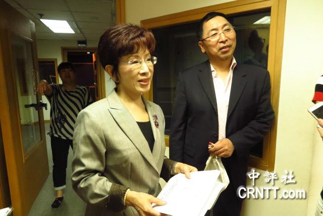 �����������������U����Ҋ���D��