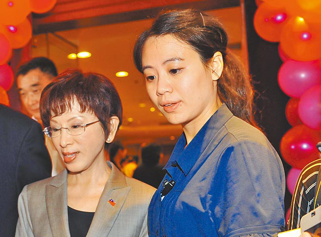 洪秀柱隨扈長相亮眼 酷似林心如 洪秀柱隨扈長相亮眼 酷似林心如