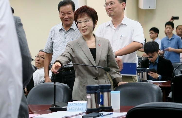 洪秀柱競(jìng)選團(tuán)隊(duì)缺“大腦” 洪辦苦尋操盤手 洪秀柱競(jìng)選團(tuán)隊(duì)缺“大腦” 洪辦苦尋操盤手