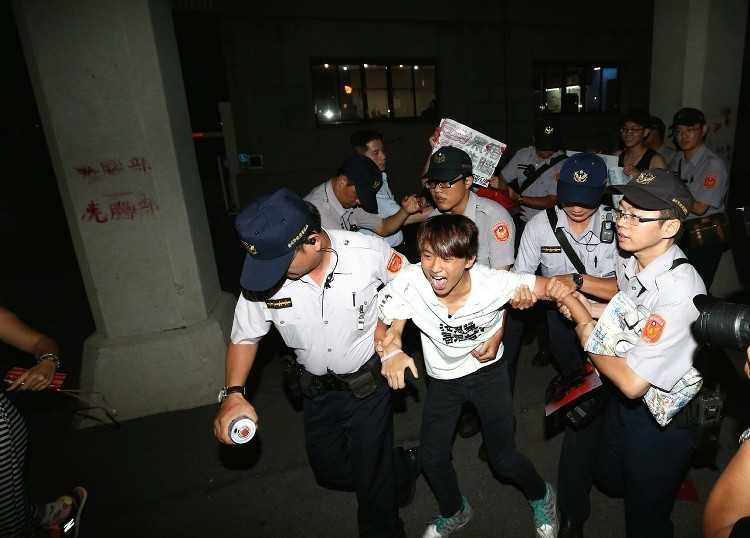 ��ʮ���W(xu��)�����g�����M(j��n)�롰�����������ډ��χ��ᣬ���_(d��)��(du��)�n�V΢�{(di��o)���M������W(xu��)���S������������