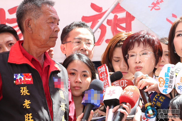 陳菊坐鎮(zhèn)蔡英文陣營(yíng) 洪秀柱:朱立倫不會(huì)輸給任何人 陳菊坐鎮(zhèn)蔡英文陣營(yíng) 洪秀柱:朱立倫不會(huì)輸給任何人