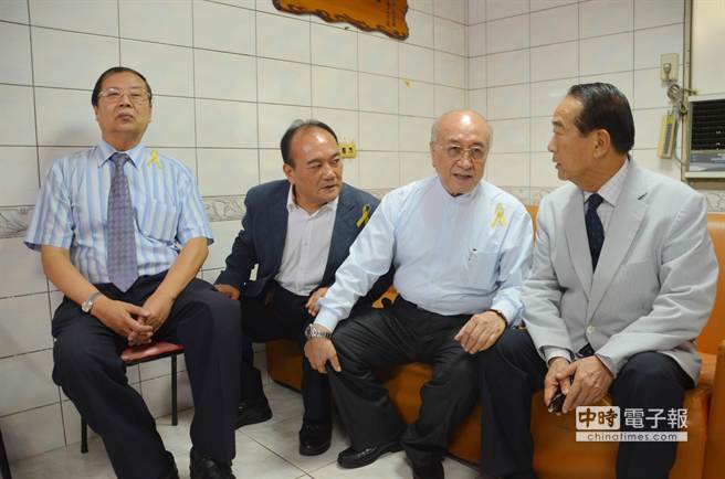 宋楚瑜正面談及“國親合作”:隨時 門沒有關(guān) 宋楚瑜正面談及“國親合作”:隨時 門沒有關(guān)