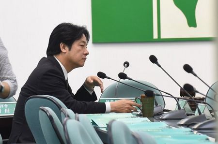 臺(tái)南市長(zhǎng)賴清德稱遭撤職就重選藍(lán)營(yíng):死心吧