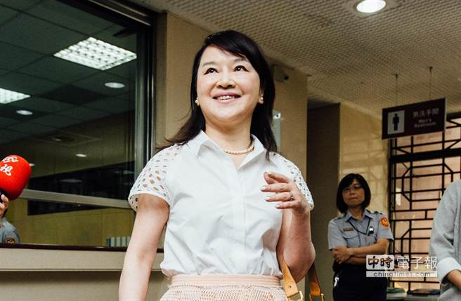 "三億男"案郭臺(tái)銘勝訴 周玉蔻判賠200萬(wàn)并登報(bào)道歉 "三億男"案郭臺(tái)銘勝訴 周玉蔻判賠200萬(wàn)并登報(bào)道歉